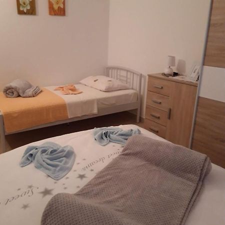 Apartment Perla Pirovac Esterno foto
