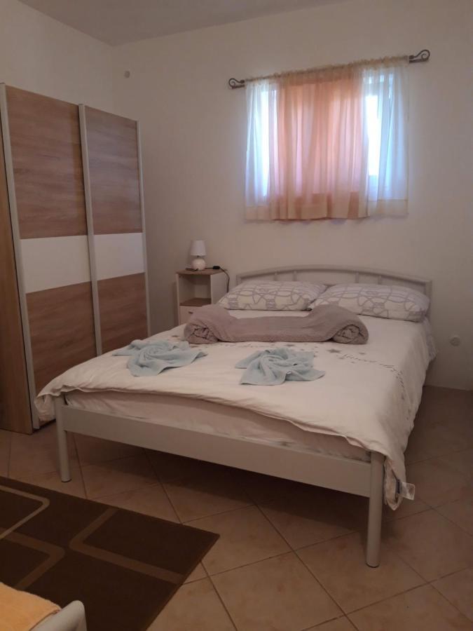 Apartment Perla Pirovac Esterno foto